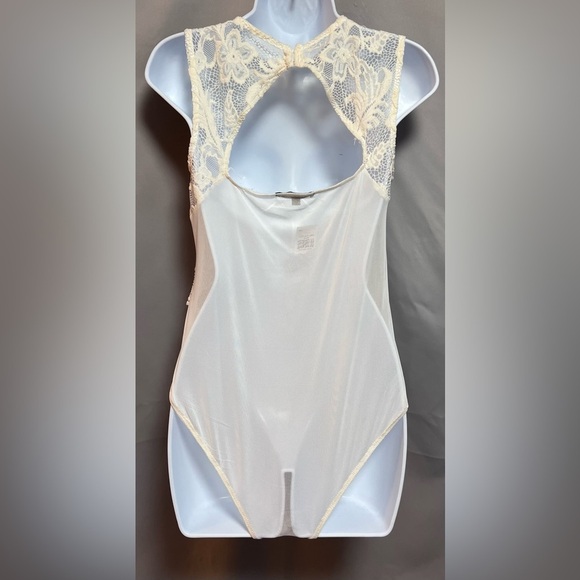 Womens ambiance Ivory laced bodysuit sz Large - Picture 2 of 8